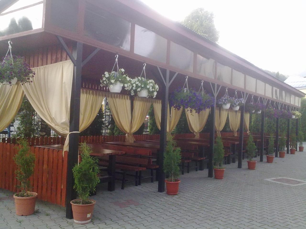 Hotel Ineul Rodna Exteriér fotografie
